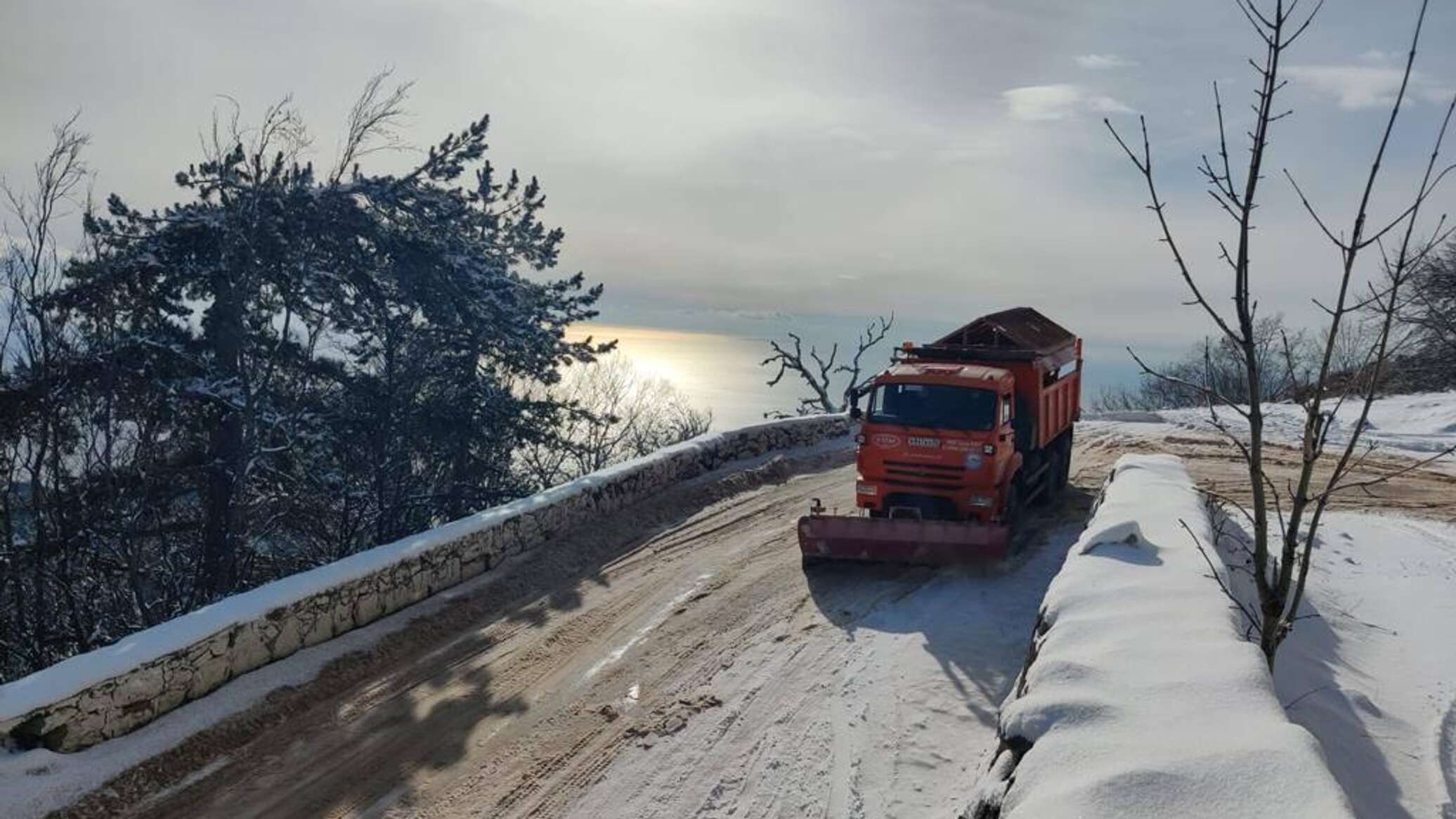 Дорогу на Ай-Петри закрыли из-за непогоды - РИА Новости Крым, 03.02.2023