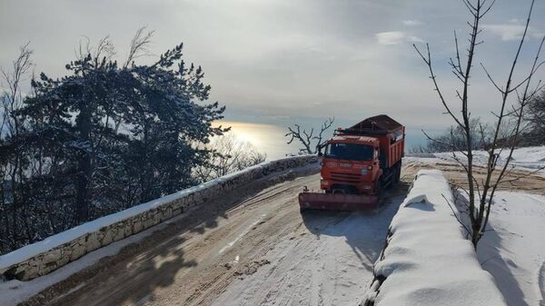 Снегоуборочная техника на дороге Ялта – Ай-Петри