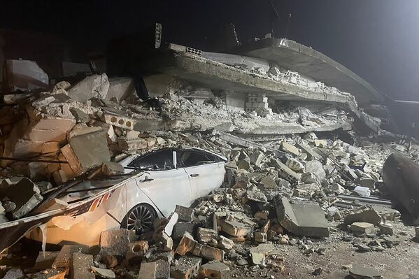 Разрушения после землетрясения в сирийском Азмарине 