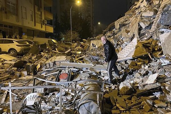 Разрушения после землетрясения в турецком Диярбакыре