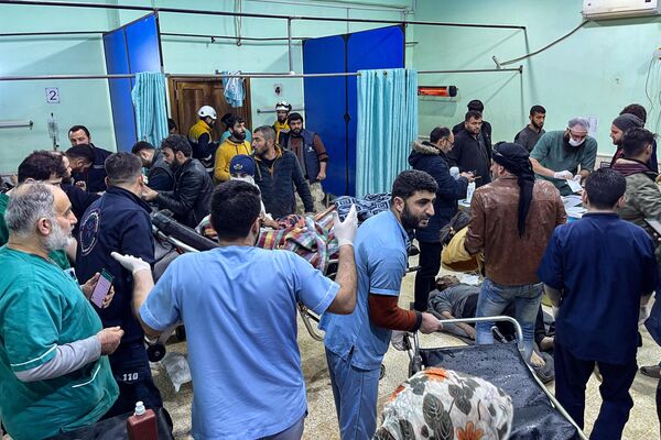 Переполненная больница после землетрясения в сирийской провинции Идлиб 