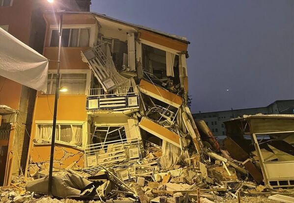 Разрушения после землетрясения в турецком Пазарджыке