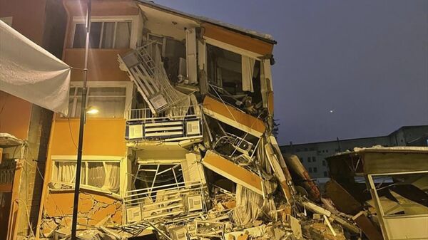 Разрушения после землетрясения в турецком Пазарджыке
