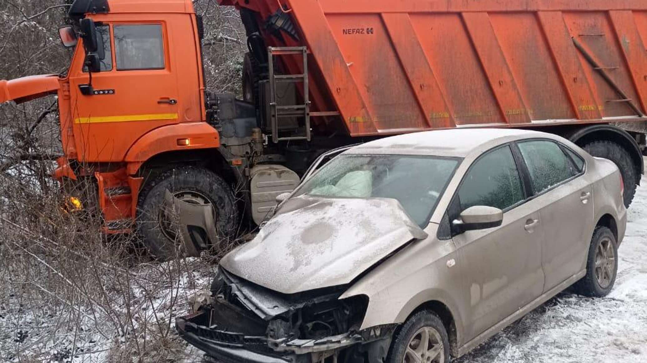 Выехала на встречку под КамАЗ: в ДТП под Симферополем пострадали двое - РИА  Новости Крым, 06.02.2023