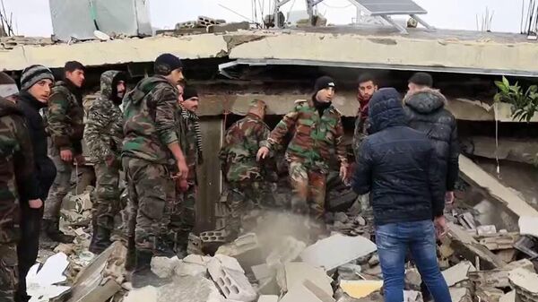 Российские военные в Сирии продолжают помогать в ликвидации последствий землетрясения Российские военные в Сирии продолжают помогать в ликвидации последствий землетрясения