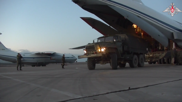 Минобороны: российские военные доставили в Сирию более 20 тонн гуманитарного груза