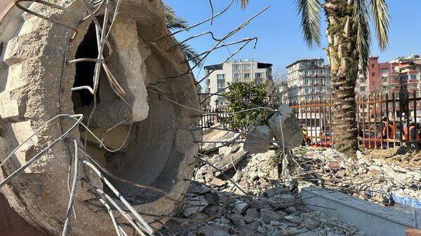 Последствия разрушительных землетрясений в Турции