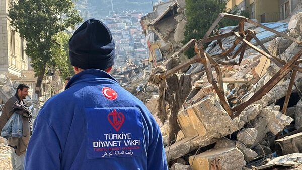 Последствия разрушительных землетрясений в Турции