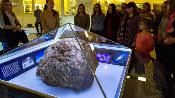 Метеорит Челябинск в Краеведческом музее в Челябинске.