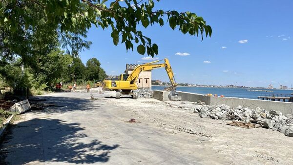 Замминистра строительства РК Александр Резников: реконструкцию набережной Терешковой в Евпатории завершат в декабре 2023 года .