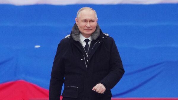 Президент РФ Владимир Путин посетил митинг-концерт Слава защитникам Отечества!