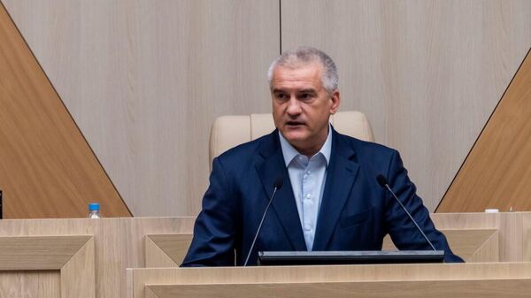 Сергей Аксёнов, председатель Совета министров Республики Крым выступает на сессии Госсовета Республики Крым