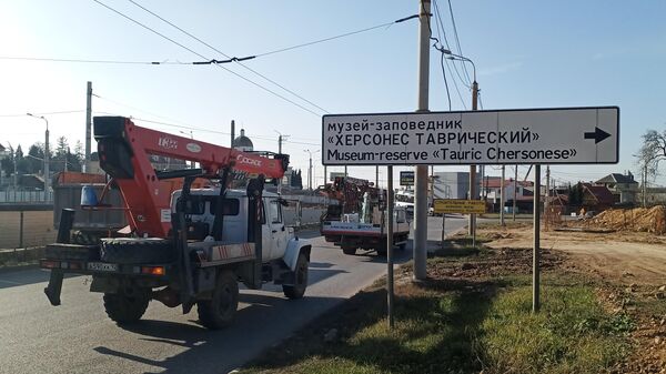 Автомобили на развязке на 5-м километре Балаклавского шоссе в Севастополе