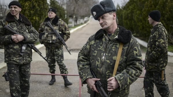 Переговоры украинских военных с представителями самообороны Севастополя на территории аэродрома Бельбек