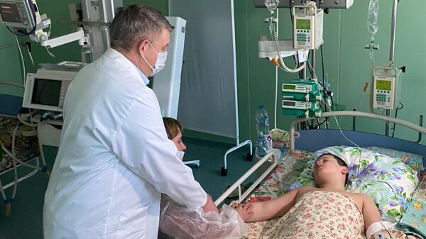 Губернатор Брянской области Александр Богомаз в больнице у Федора, который перенес операцию после ранения диверсантов