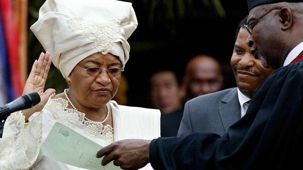 Президент Либерии Эллен Джонсон-Серлиф принимает присягу, Либерия