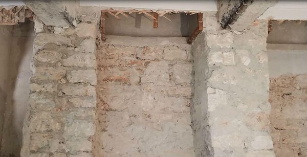 Ниши в стене здания панорамы обороны Севастополя