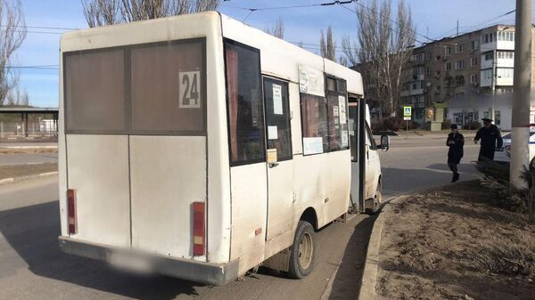 В Керчи ребенок выпал из маршрутного автобуса