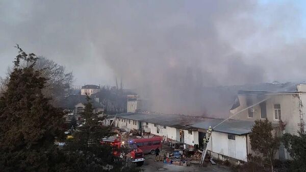 Крупный пожар на складе в Симферополе потушен – МЧС