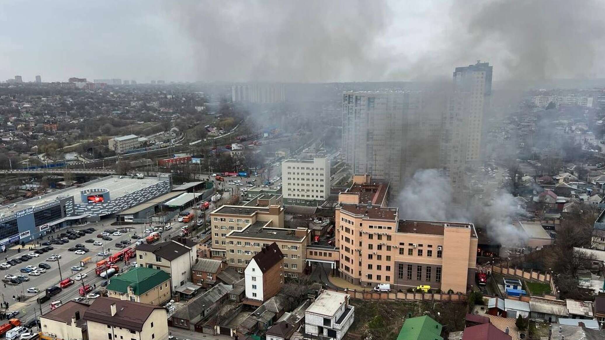 Новости города ростова. Пожар фото. Горящее здание. Пожар в Ростове.