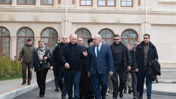 Путин осматривает школу искусств и филиал Артека – центр Корсунь в Севастополе
