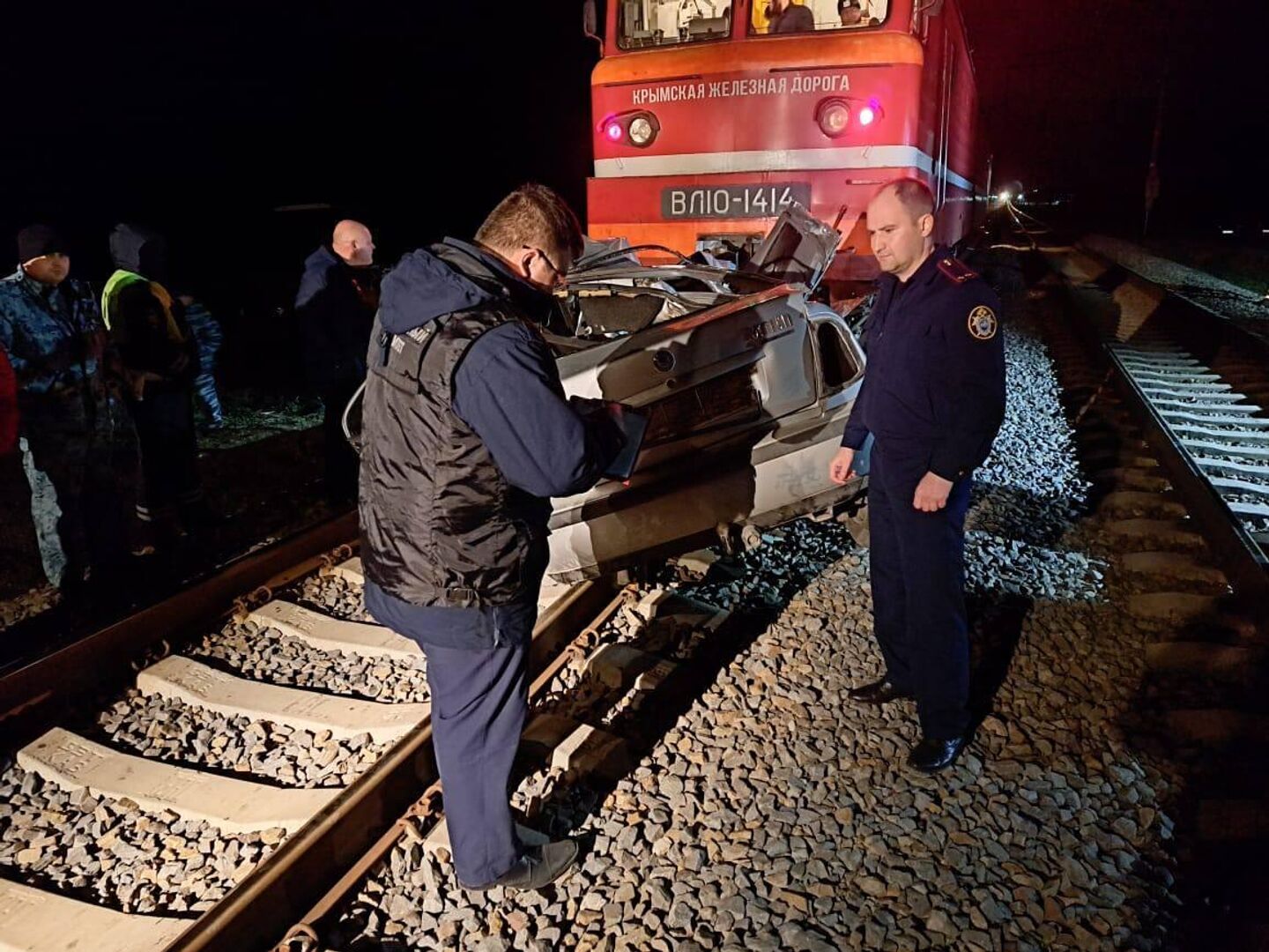 Жуткое ДТП в Крыму с поездом и авто - погибли двое взрослых и двое детей -  РИА Новости Крым, 28.03.2023