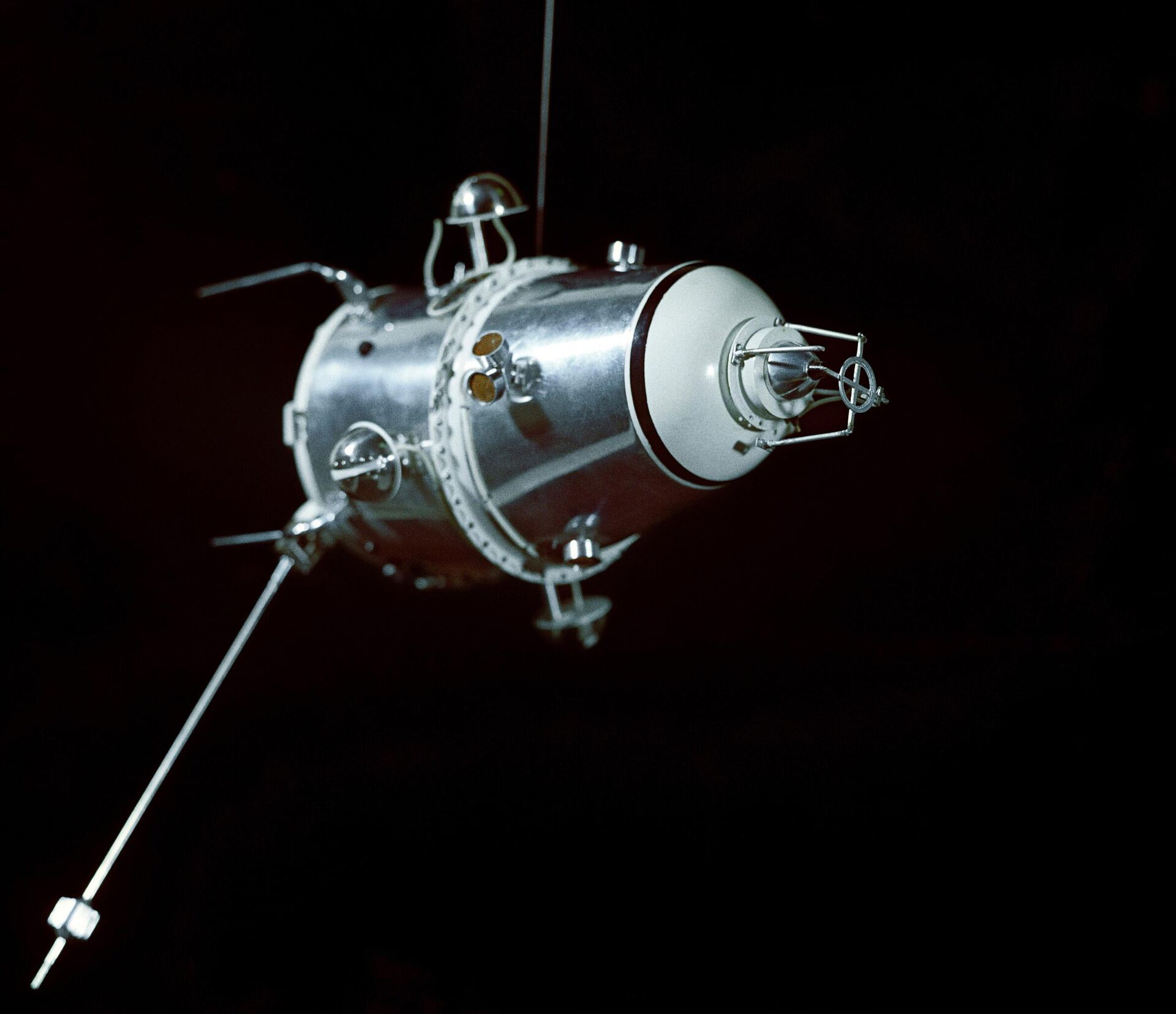Первый искусственный спутник Луны Луна - 10. - РИА Новости, 1920, 30.03.2023
