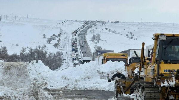Ситуация на трассе М-4 Дон из-за обильных снегопадов