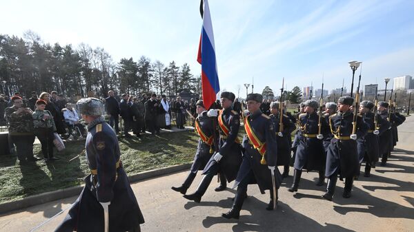 Прохождение почетного караула на церемонии похорон блогера, военного корреспондента, писателя, ополченца Донбасса Владлена Татарского