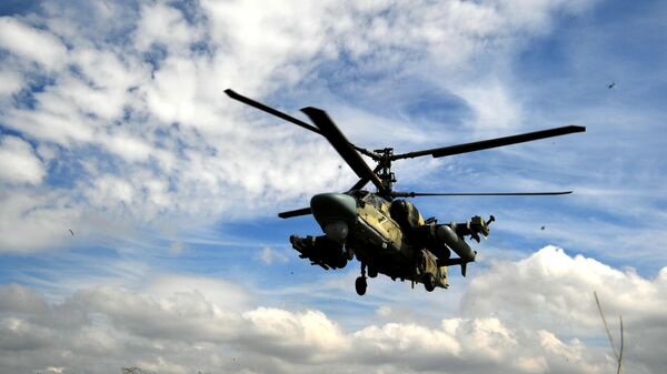 Вертолет Ка-52 ВС РФ на боевом вылете в зоне проведения специальной военной операции.