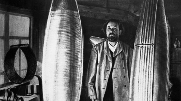 Советский учёный Константин Циолковский в ракетной технике в своей мастерской