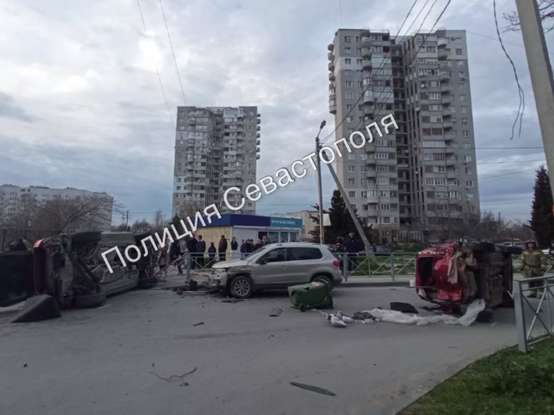 Массовое ДТП в Севастополе: две машины перевернулись, постарадал человек -  РИА Новости Крым, 10.04.2023