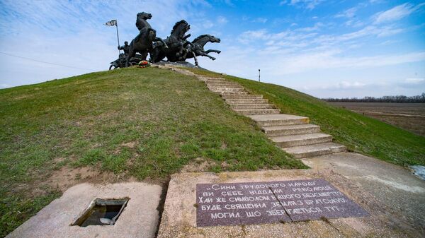 Мемориал Легендарная тачанка в Каховке, Херсонская область