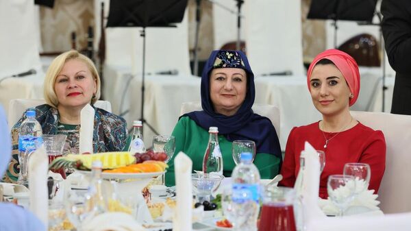 Мусульмане Крыма во время ифтара в священный месяц Рамадан