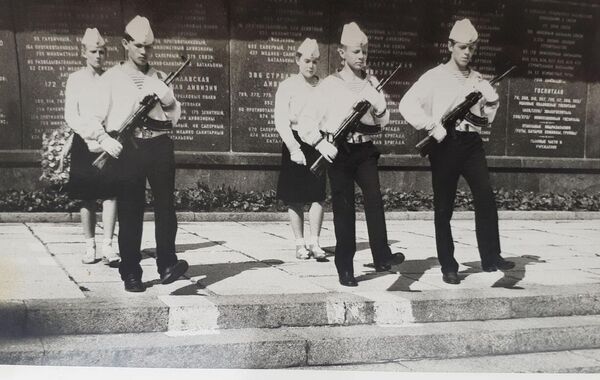 Смена караула Поста № 1, 1988 год Смена караула Поста № 1, 1988 год