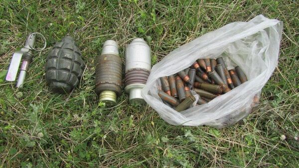 Боеприпасы, обнаруженные в схроне под Чаплынкой недалеко от границы с Крымом