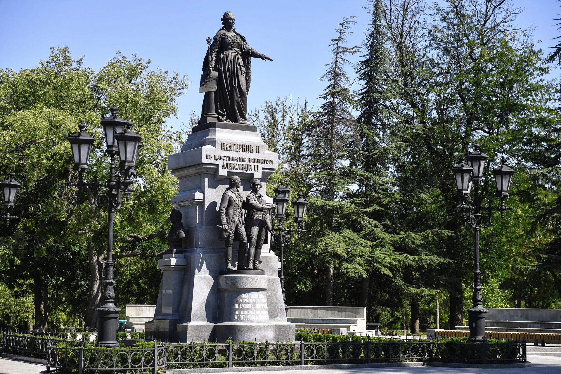 Памятник Екатерине II в Симферополе - РИА Новости, 1920, 18.04.2023