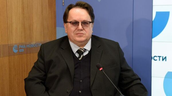 Председатель Государственного комитета по делам архивов Республики Крым Олег Лобов