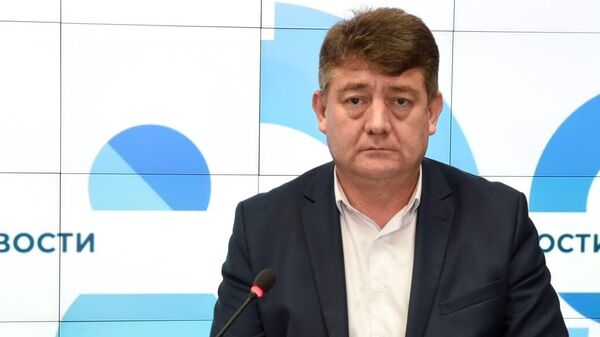 Председатель Государственного комитета по делам межнациональных отношений Республики Крым Айдер Типпа