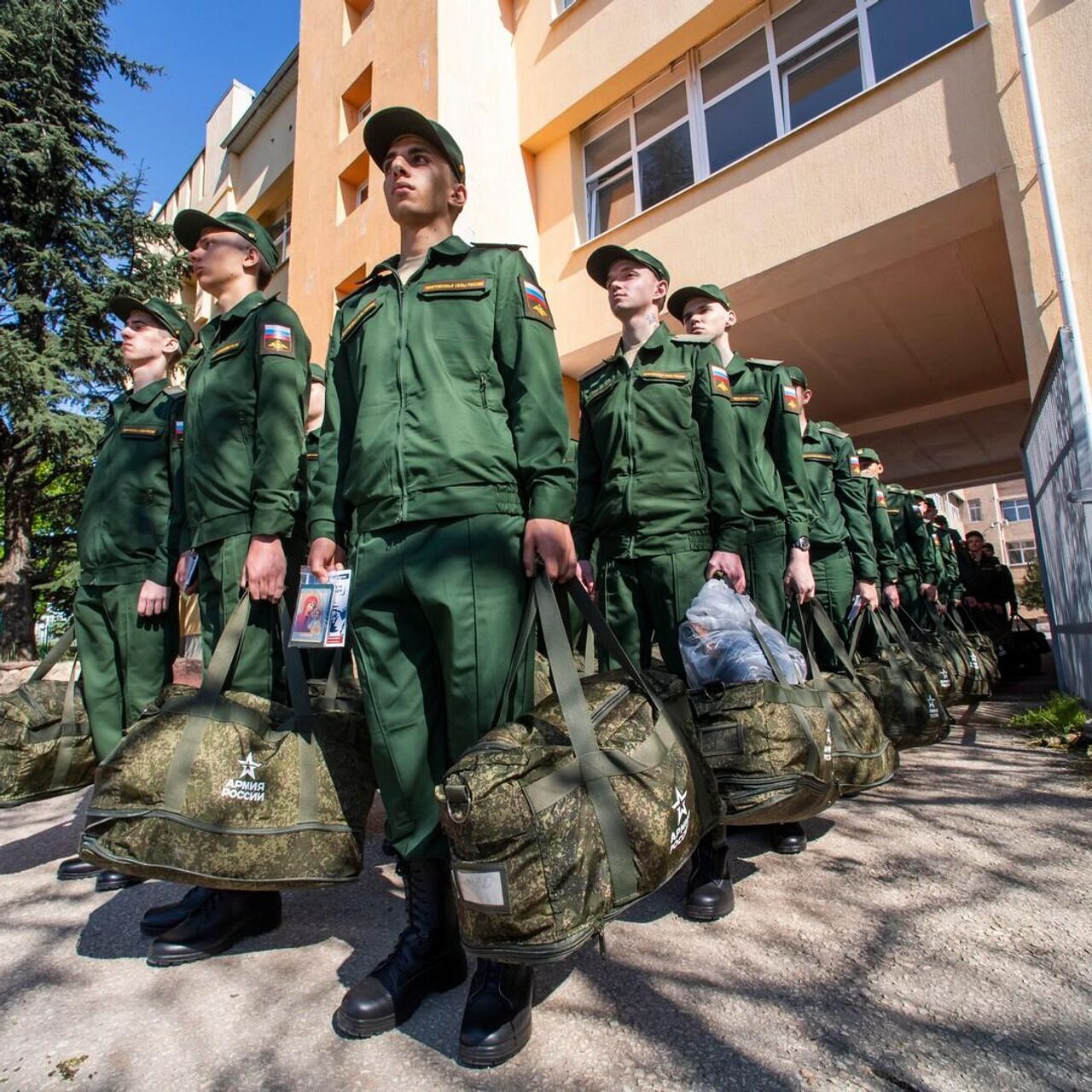 Весенний призыв: репортаж из главного военкомата Крыма - РИА Новости Крым,  25.04.2023