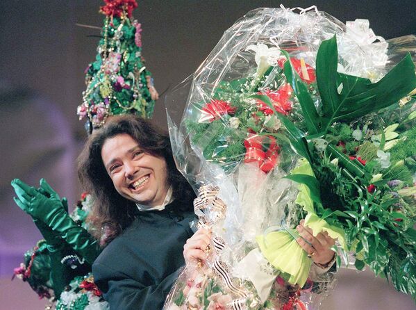 Валентин Юдашкин после показа своей коллекции на Московской неделе моды, 1 декабря 1996 год