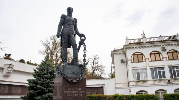 Севастополь. Памятник адмиралу Синявину