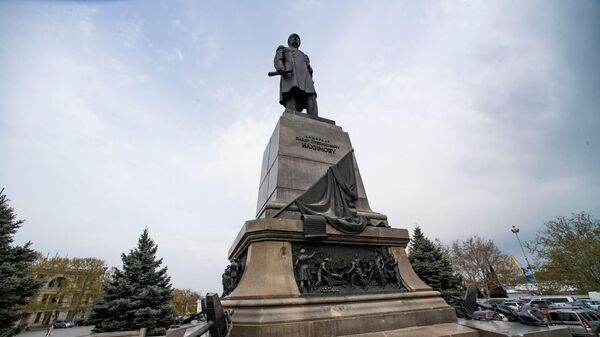 Площадь нахимова в Севастополе. Памятник адмиралу нахимову.