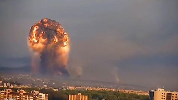 Мощный взрыв в районе Хмельницкого на Западной Украине. Скриншот видео из соцсетей