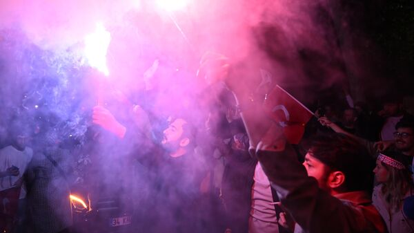 Участники митинга в период президентских выборов в Турции