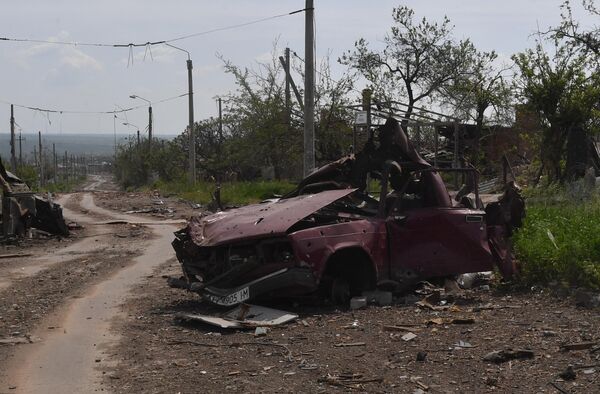 Уничтоженный автомобиль в Артемовске