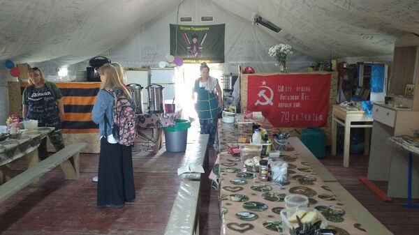 Палатка волонтеров из Бурятии