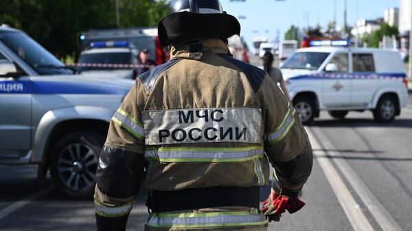 В Белгороде произошел взрыв, по предварительным данным, БПЛА упал на проезжую часть. 