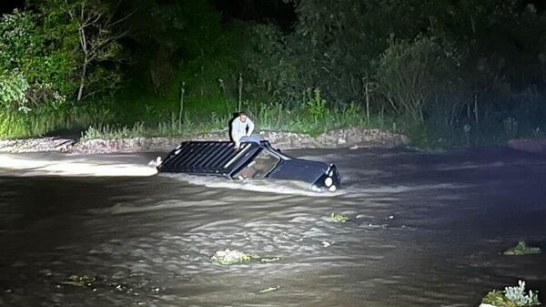 В реке Альма в Симферопольском районе Крыма утонул внедорожник