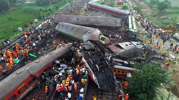 Крушение поездов в Индии